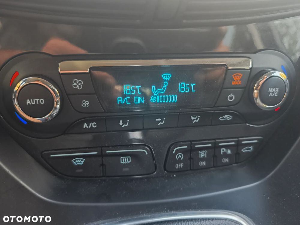 Ford Kuga - 12
