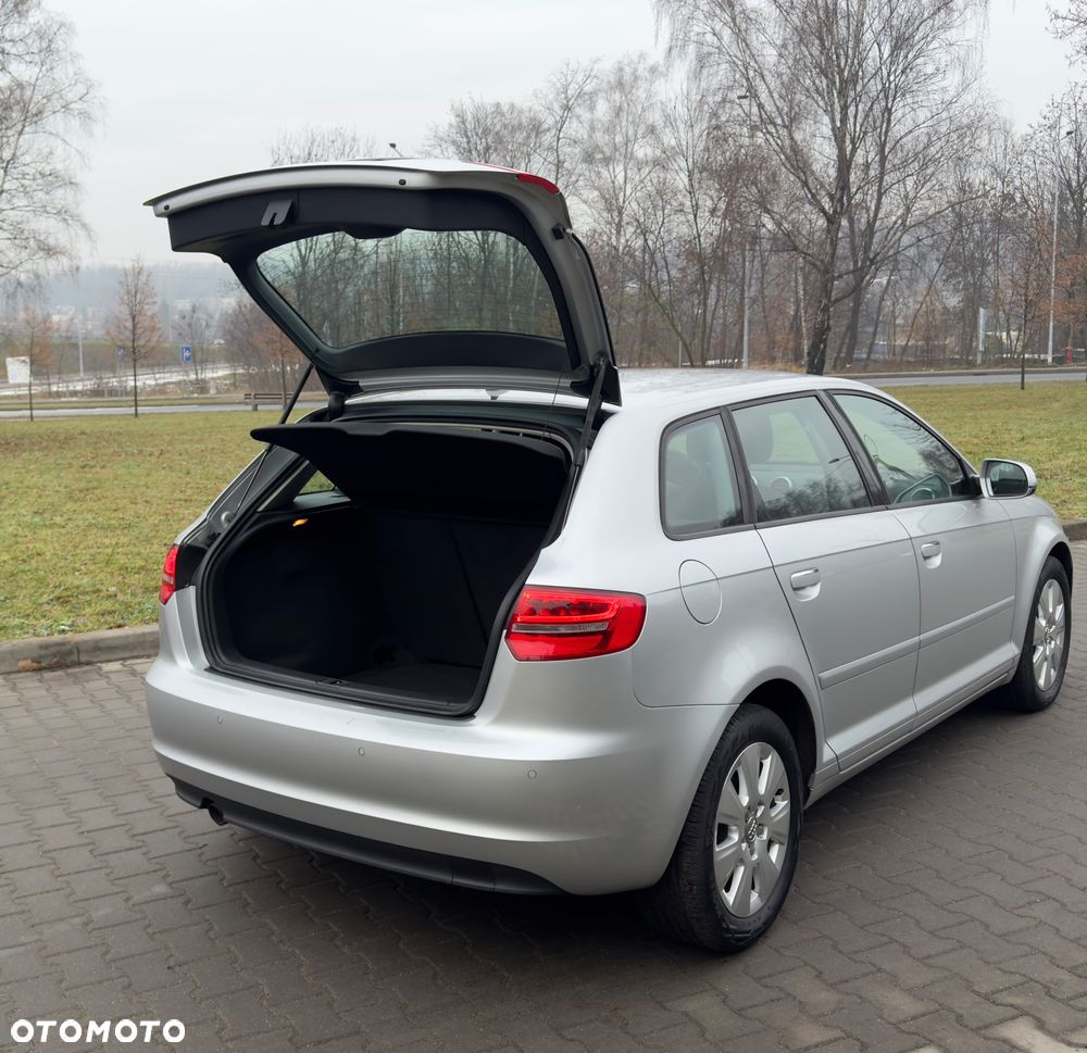 Audi A3 Sportback 1.6 TDI DPF Ambiente - 7
