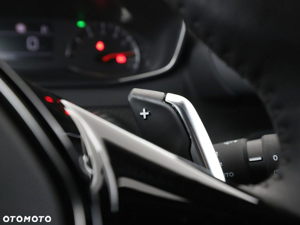 Peugeot 2008 PureTech 130 Allure S&S EAT8 - 30