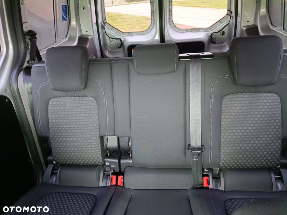 Ford Transit Connect - 16