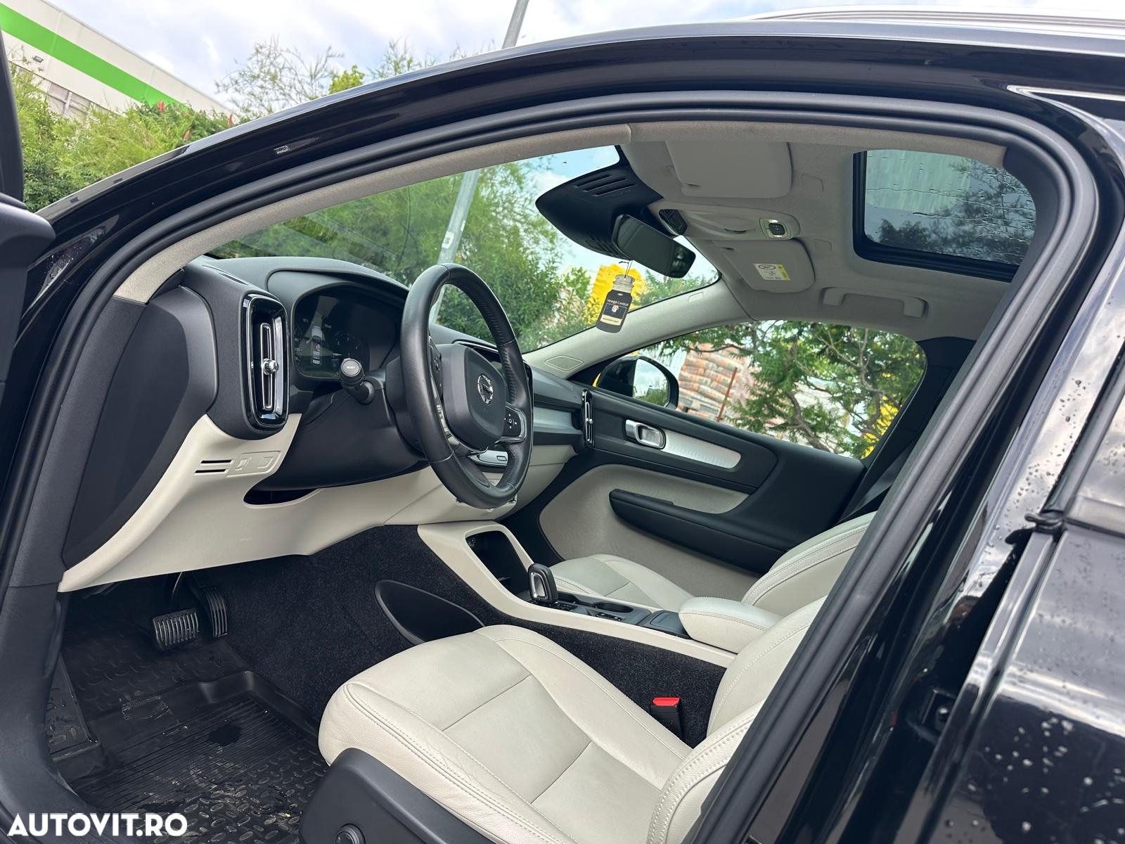 Volvo XC 40 D4 AWD Momentum Pro - 12
