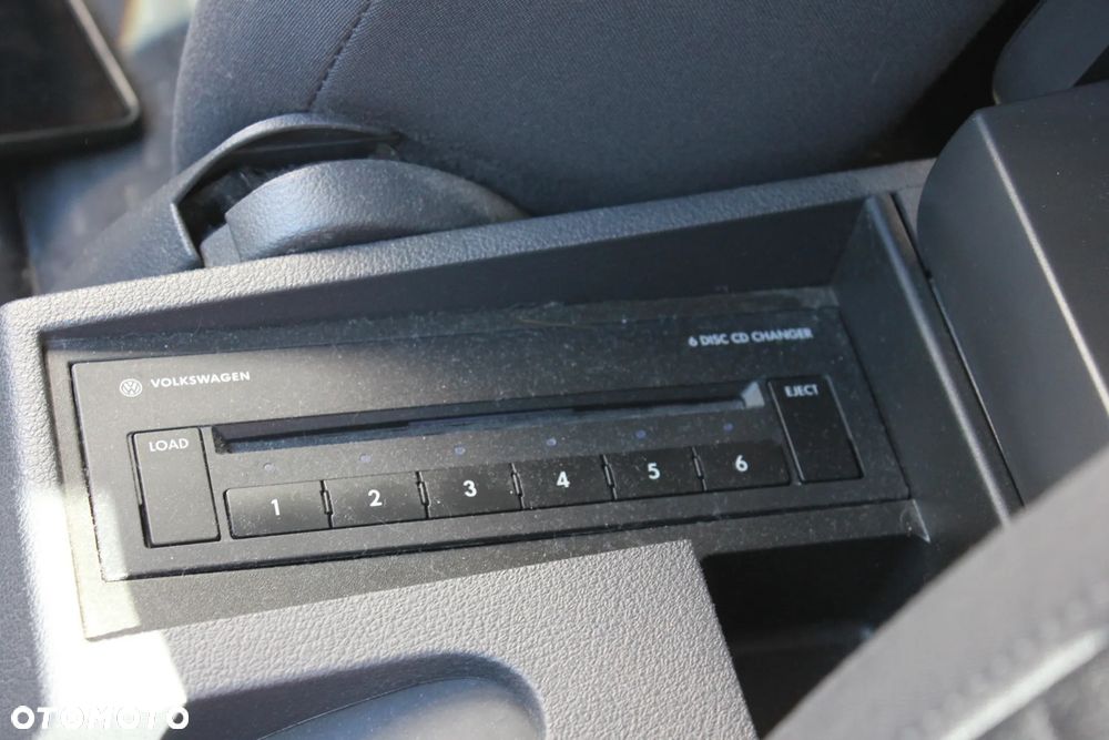 Volkswagen Touran - 12