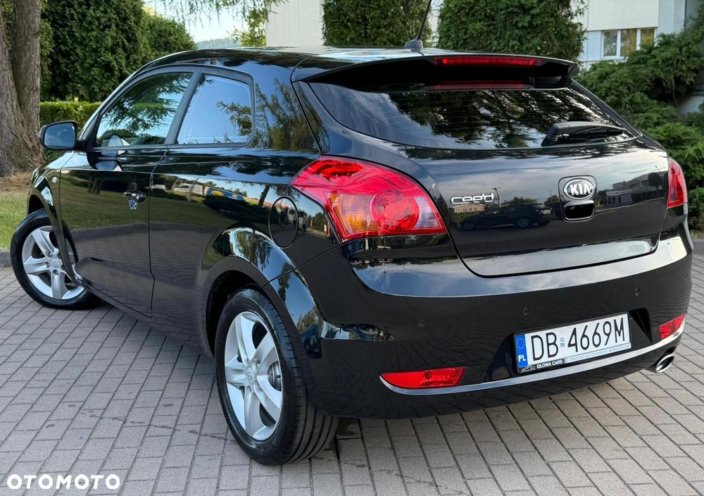 Kia ProCeed 1.4 CVVT Dream-Team Edition - 3
