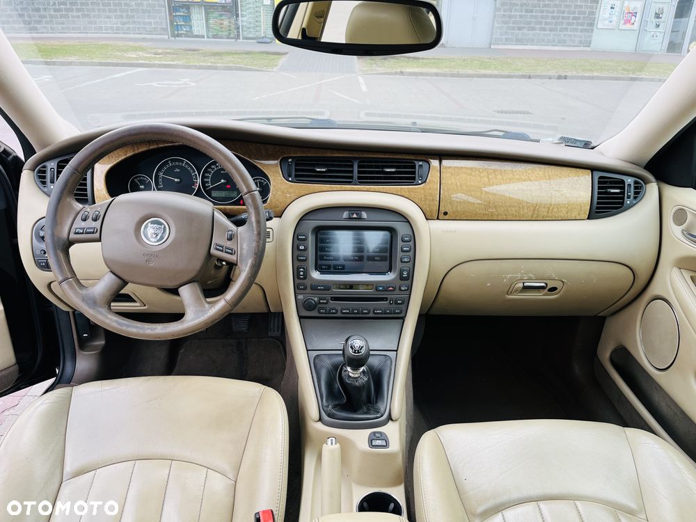 Jaguar X-Type 2.2 - 12