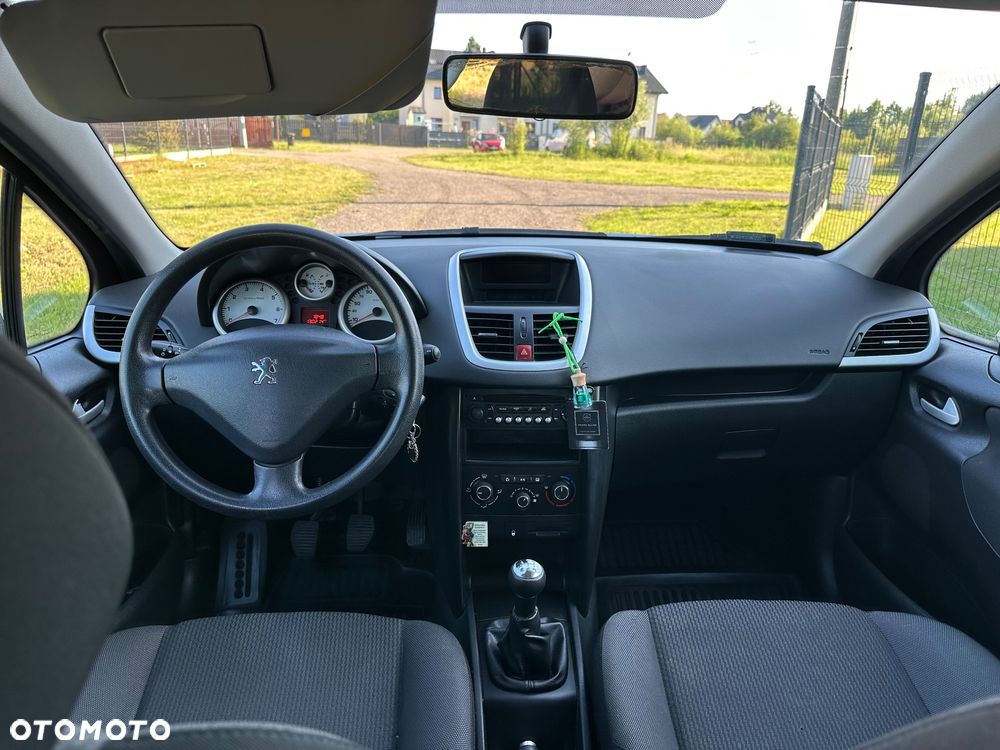 Peugeot 207 1.4 - 8