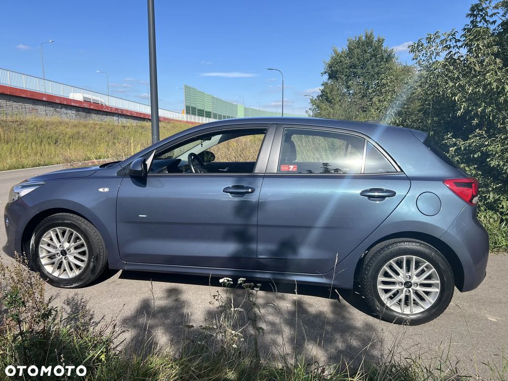 Kia Rio 1.2 L - 6