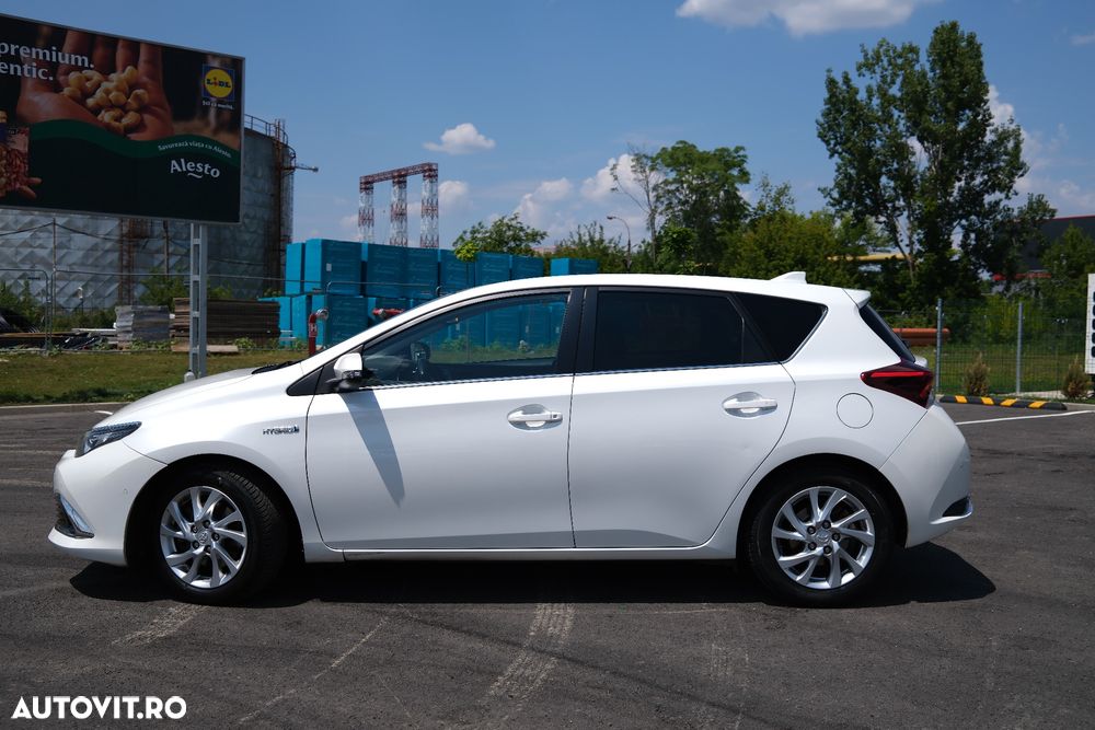 Toyota Auris 1.8 L VVT-i HSD Sol + - 3