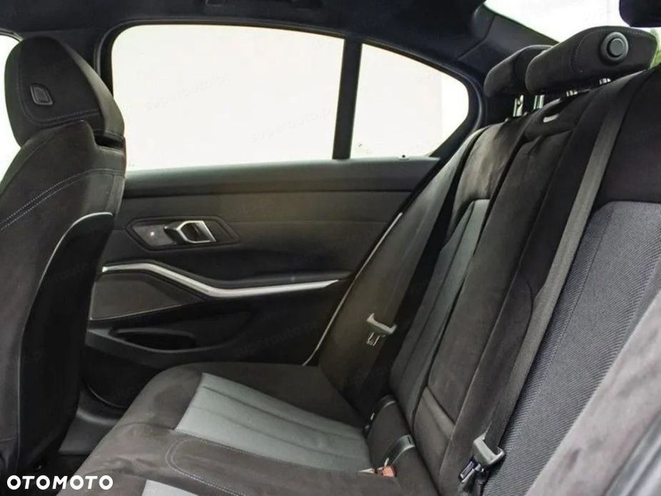 BMW Seria 3 320d xDrive mHEV M Sport sport - 12
