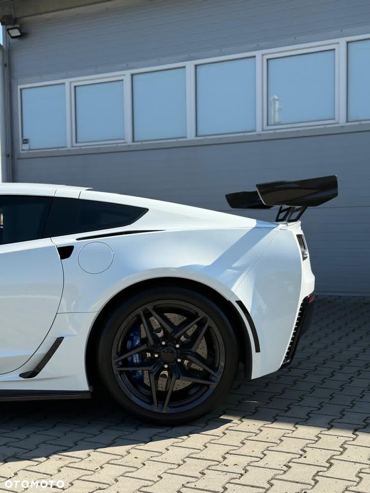 Chevrolet Corvette - 8