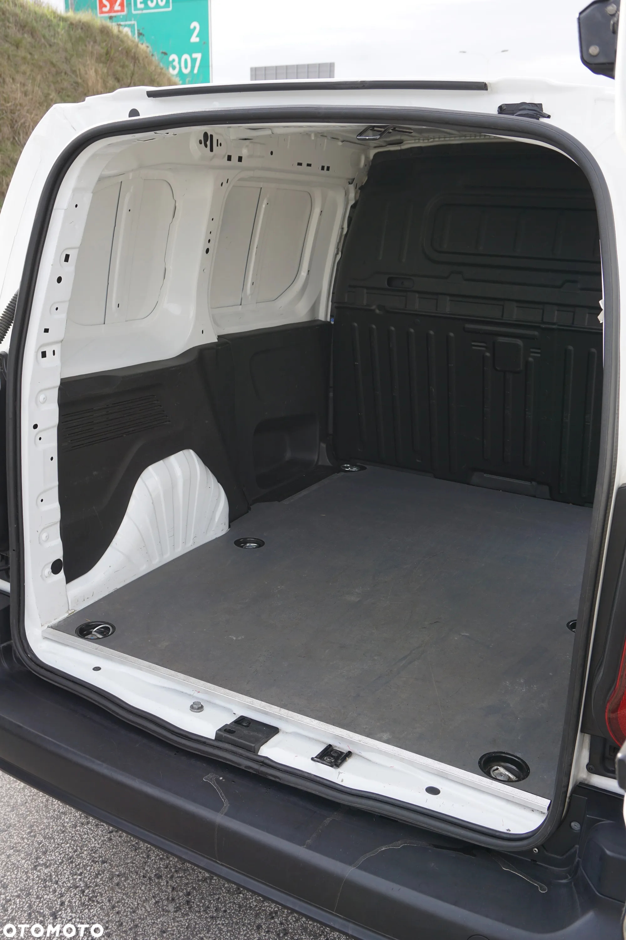 Toyota Proace City 1.5 D-4D Long 2,3t Active (bryg.) - 28