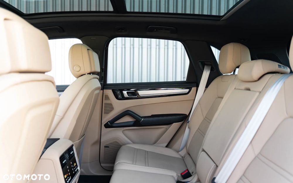 Porsche Cayenne Coupe S Platinum Edition - 18