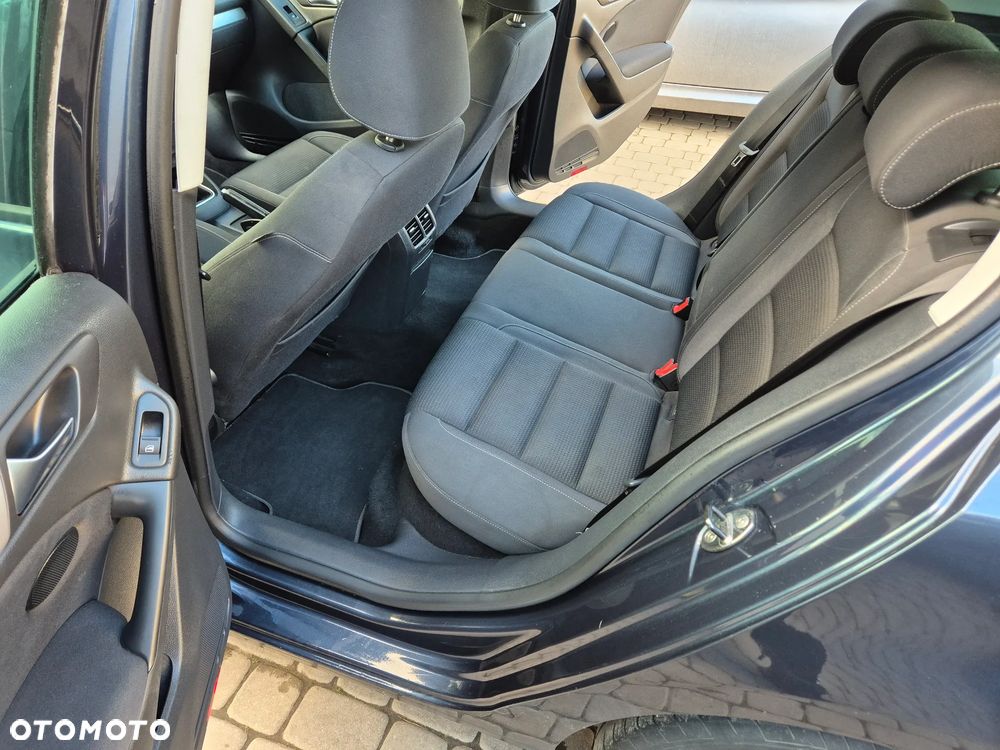 Volkswagen Golf 1.6 TDI Highline - 16
