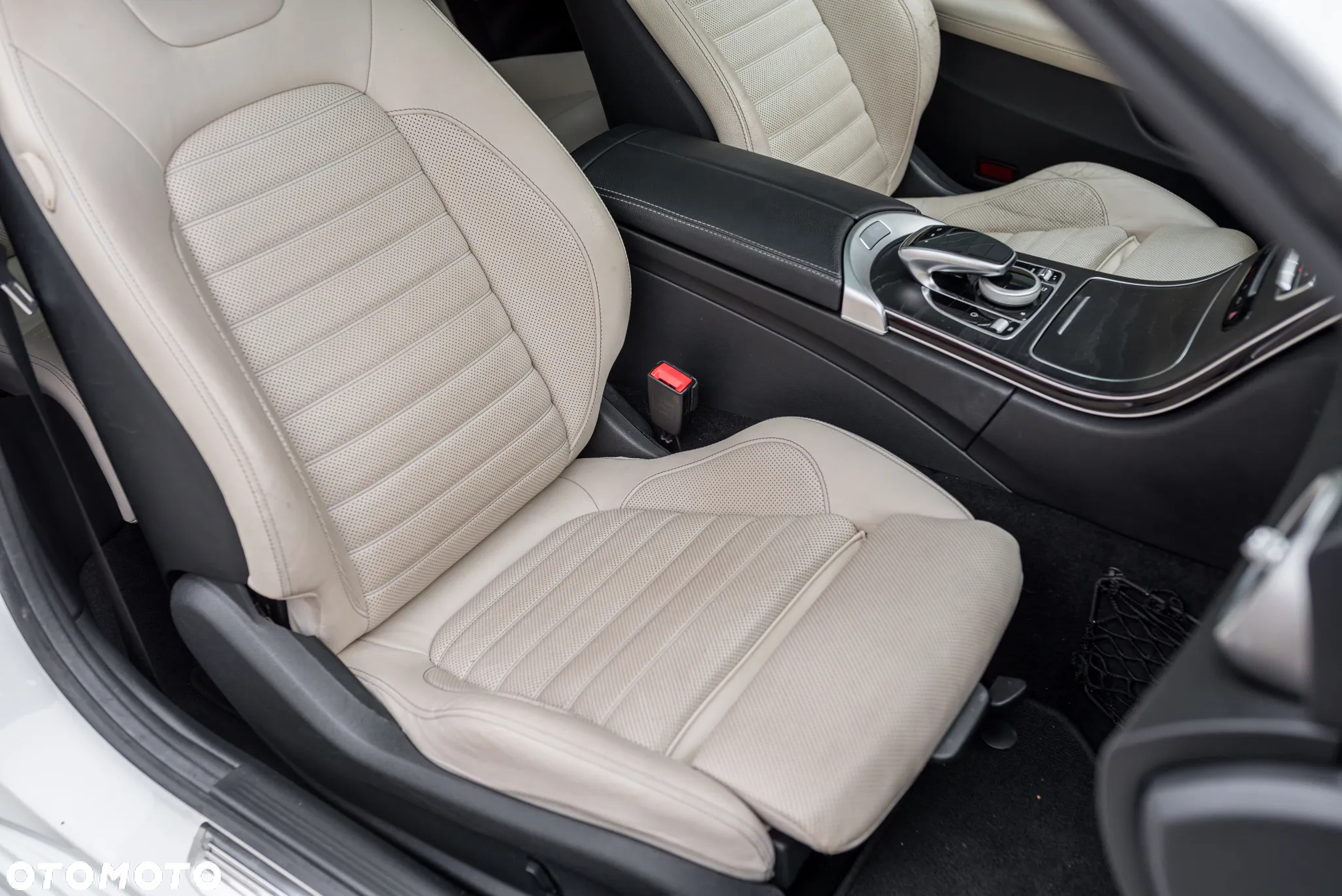 Mercedes-Benz Klasa C 300 7G-TRONIC - 23