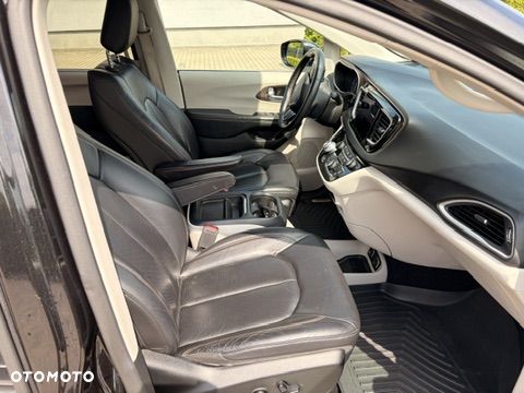 Chrysler Pacifica - 12