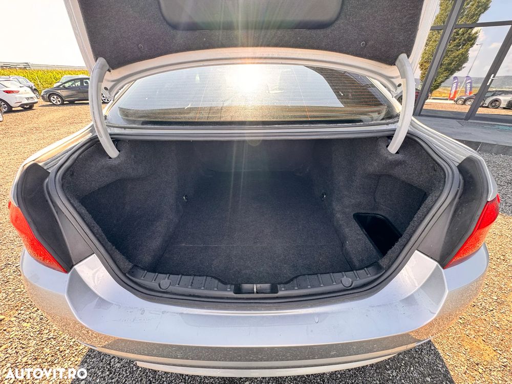 BMW Seria 5 520d Aut. - 19