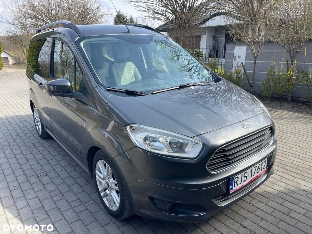 Ford E-Tourneo Courier - 1