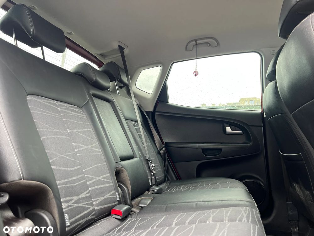 Kia Venga - 25