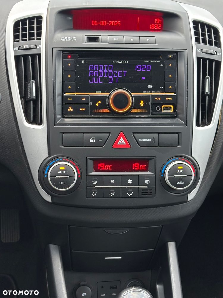 Kia Ceed 1.4 CVVT Dream-Team Edition - 9