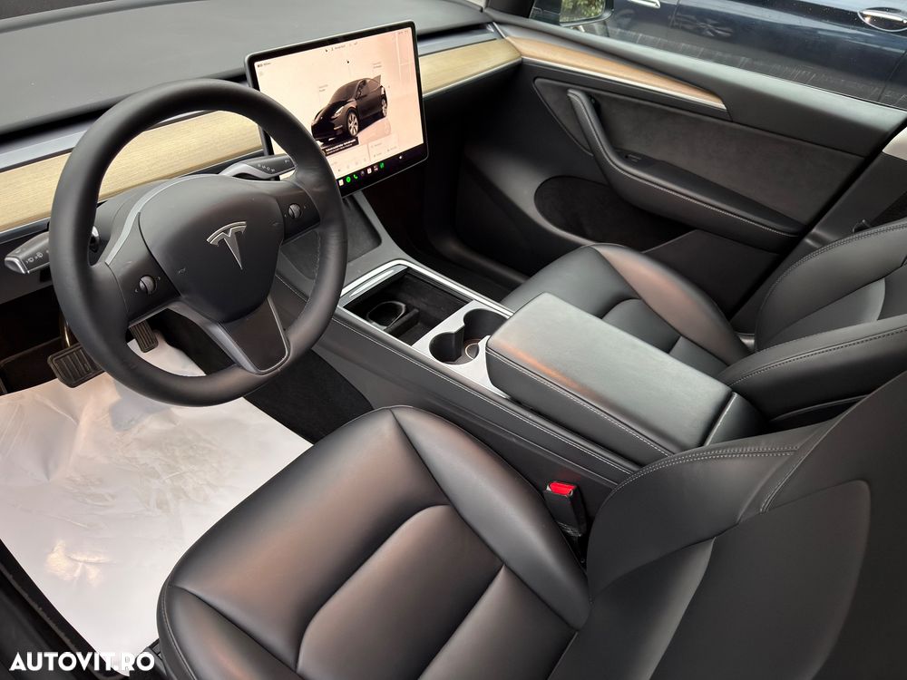Tesla Model Y Long Range Dual Motor AWD - 11