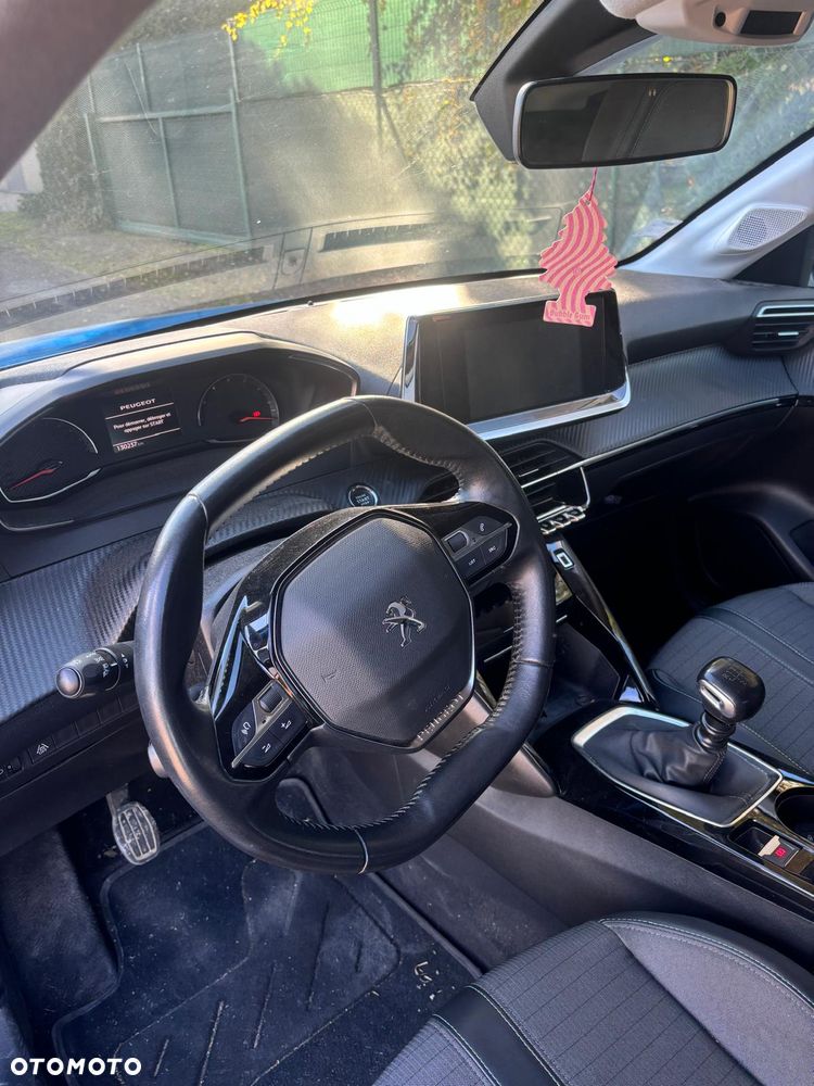 Peugeot 208 - 10