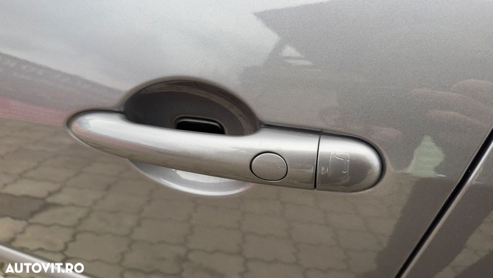 Renault Laguna dCi 150 FAP Bose - 21