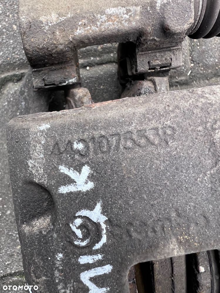 Zacisk jarzmo lewy tył bliźniak Renault Master III - 3