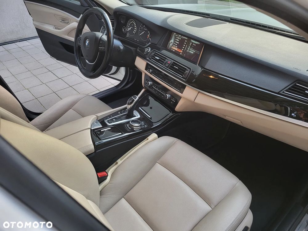 BMW Seria 5 528i xDrive Luxury Line - 14