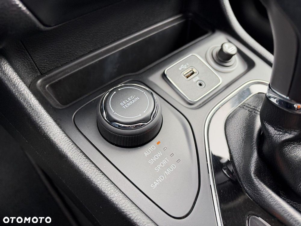 Jeep Cherokee - 29