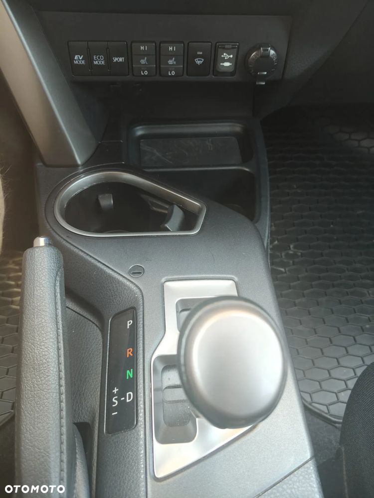 Toyota RAV4 2.5 4x2 Hybrid Team Deutschland - 9