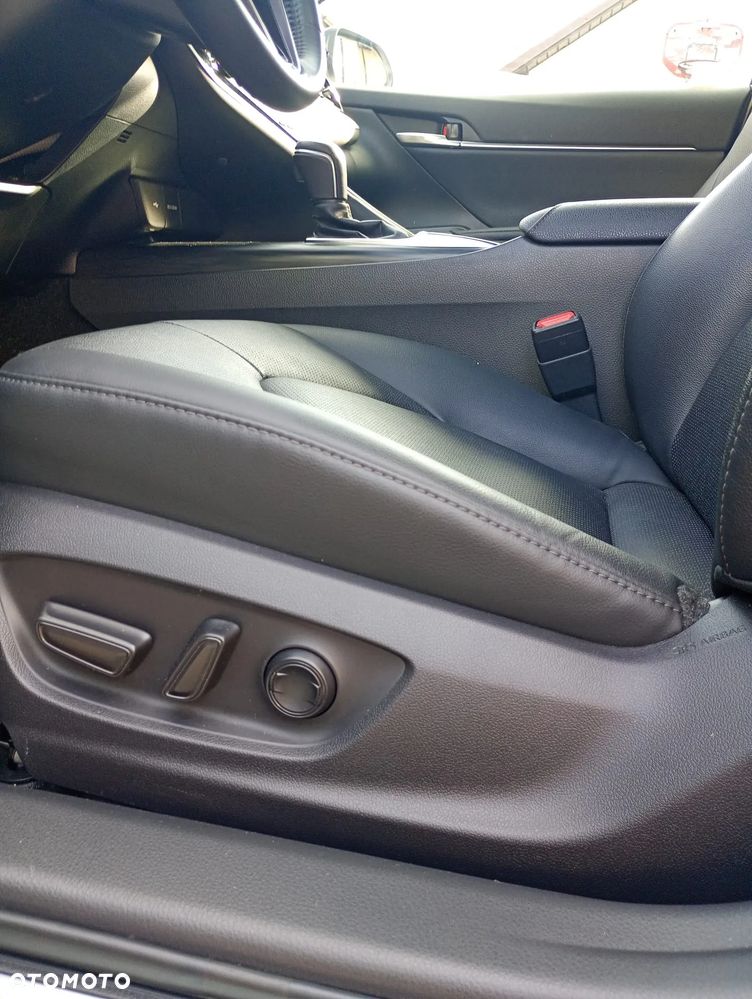 Toyota Camry 2.5 Hybrid Executive CVT - 27