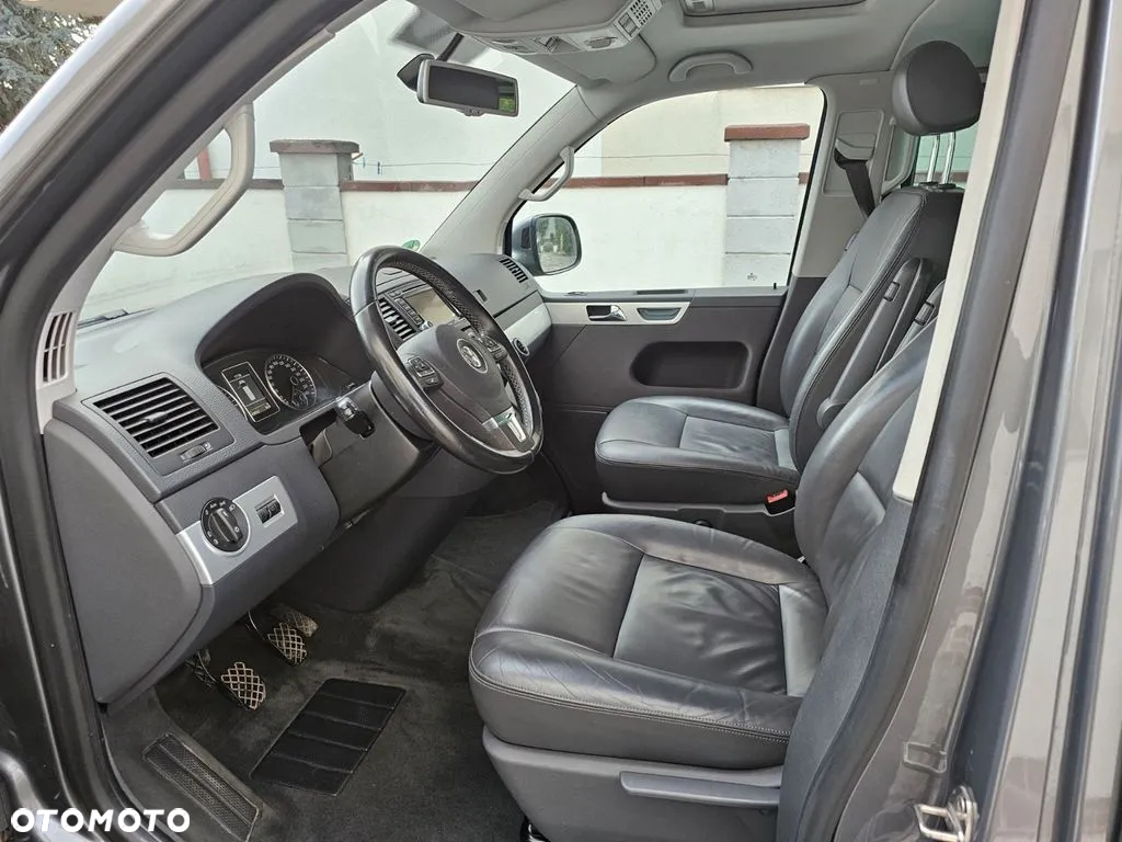 Volkswagen Multivan - 11