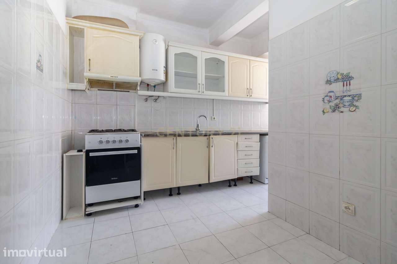 Apartamento de 4 assoalhadas na Amora - Grande imagem: 2/24