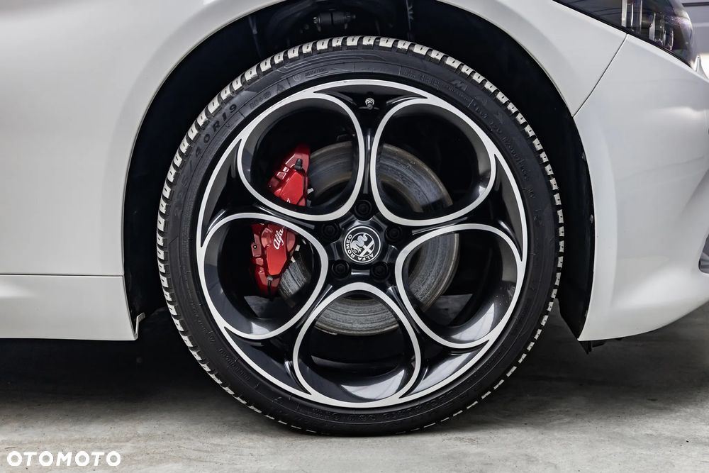 Alfa Romeo Giulia 2.0 Turbo 16V AT8-Q4 Veloce - 31