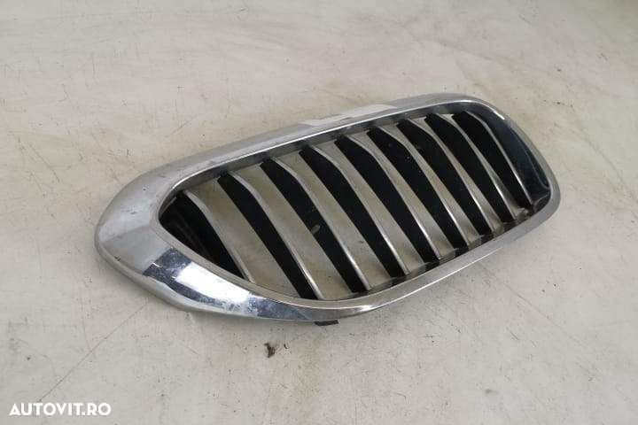 Grila Centrala Radiator Nara Dreapta Originala In Stare Buna 2021 2022 - 2