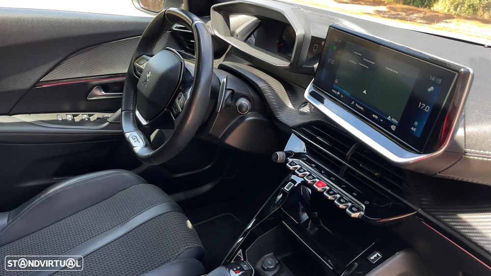 Peugeot 2008 PureTech 130 EAT8 GT - 23