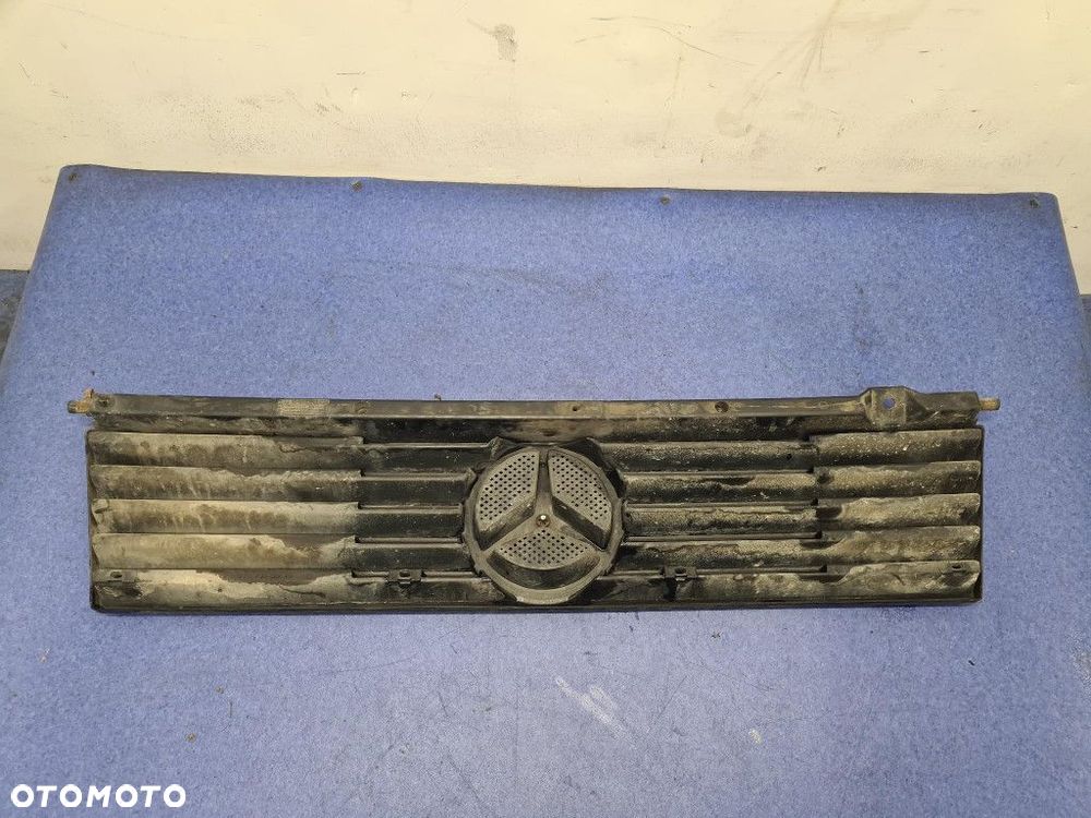 MERCEDES BENZ MB 100 ATRAPA GRILL - 5