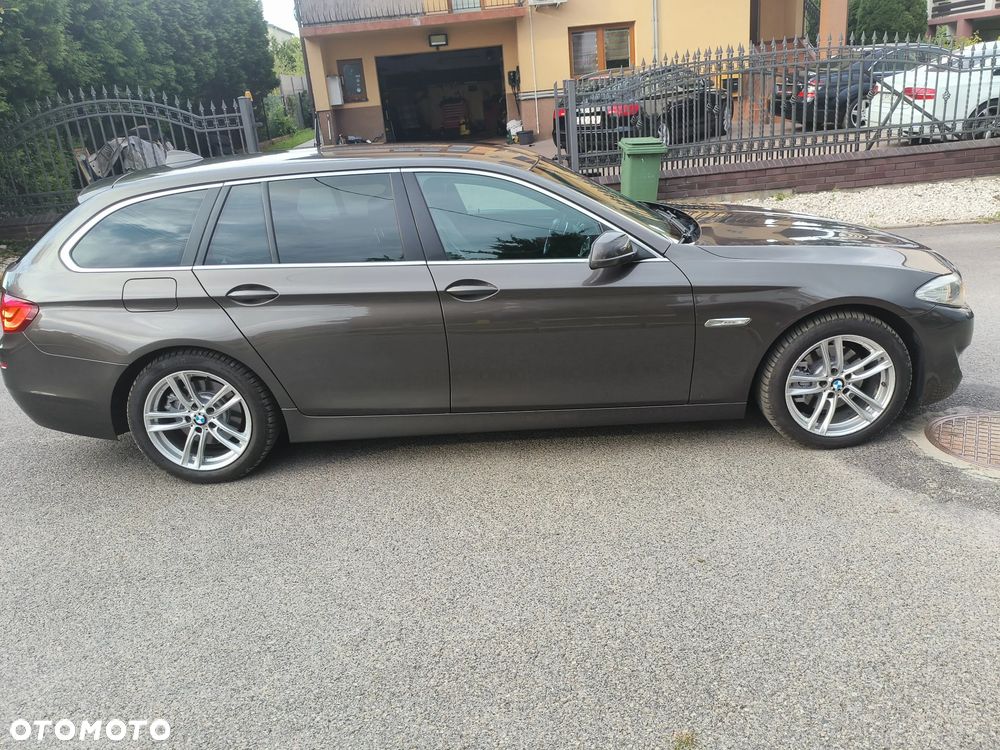 BMW Seria 5 523i Sport-Aut - 24