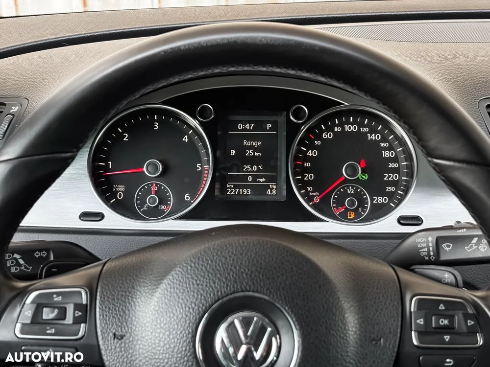 Volkswagen Passat - 12