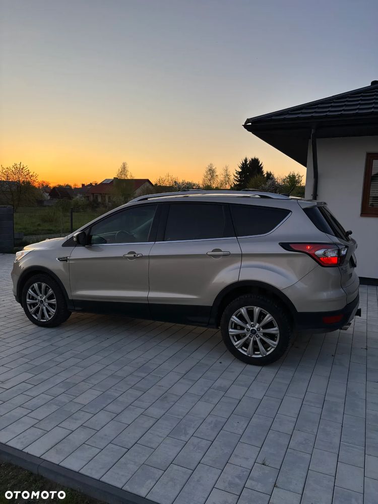 Ford Escape 2.0 EcoBoost AWD Titanium - 4