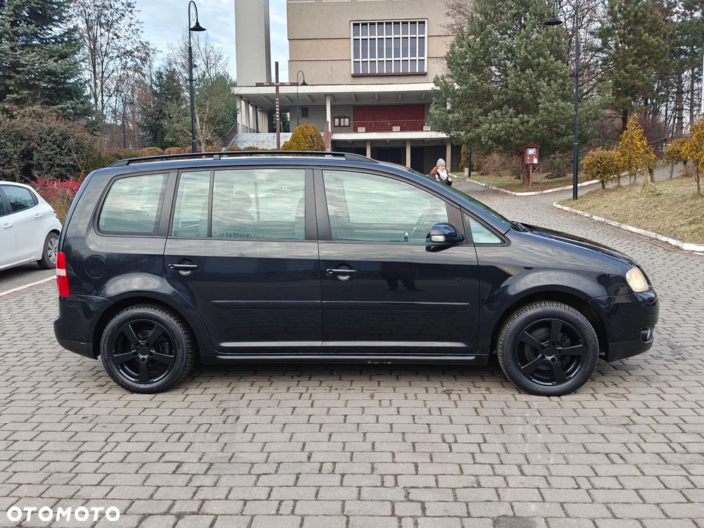 Volkswagen Touran 2.0 FSI Highline - 5