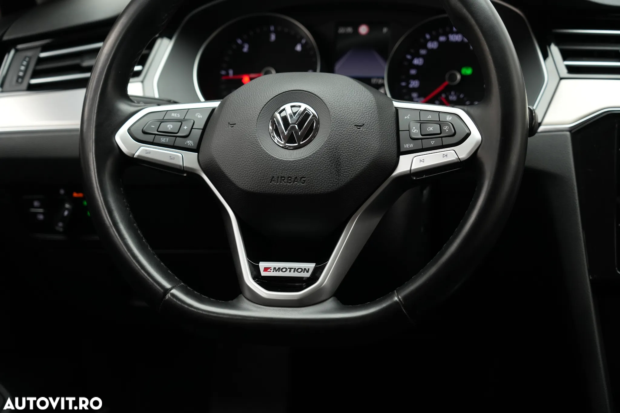Volkswagen Passat 2.0 TDI SCR 4Motion DSG Elegance - 25