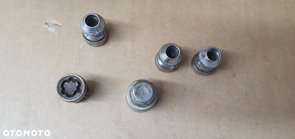 Śruba śruby koła kół zabezpieczające nakrętki Kia Sportage III - 2