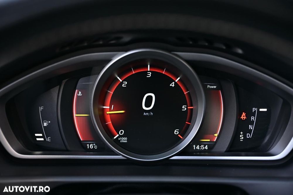 Volvo V40 D3 Geartronic RDesign - 24