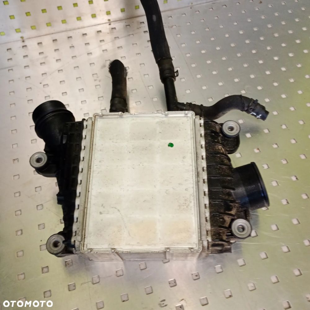 Chłodnica powietrza intercooler Jaguar GX63-6K775-AC - 4
