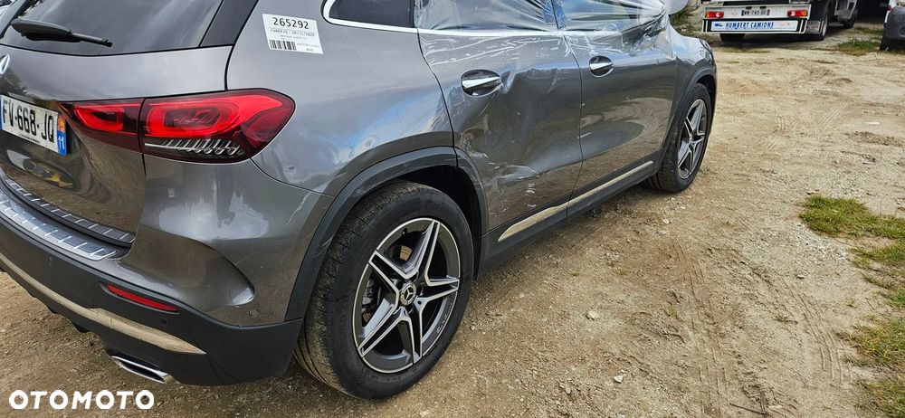 Mercedes-Benz GLA - 28