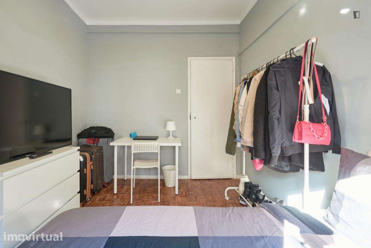 Quarto - localizado em Benfica Lisbon - Grande imagem: 4/23