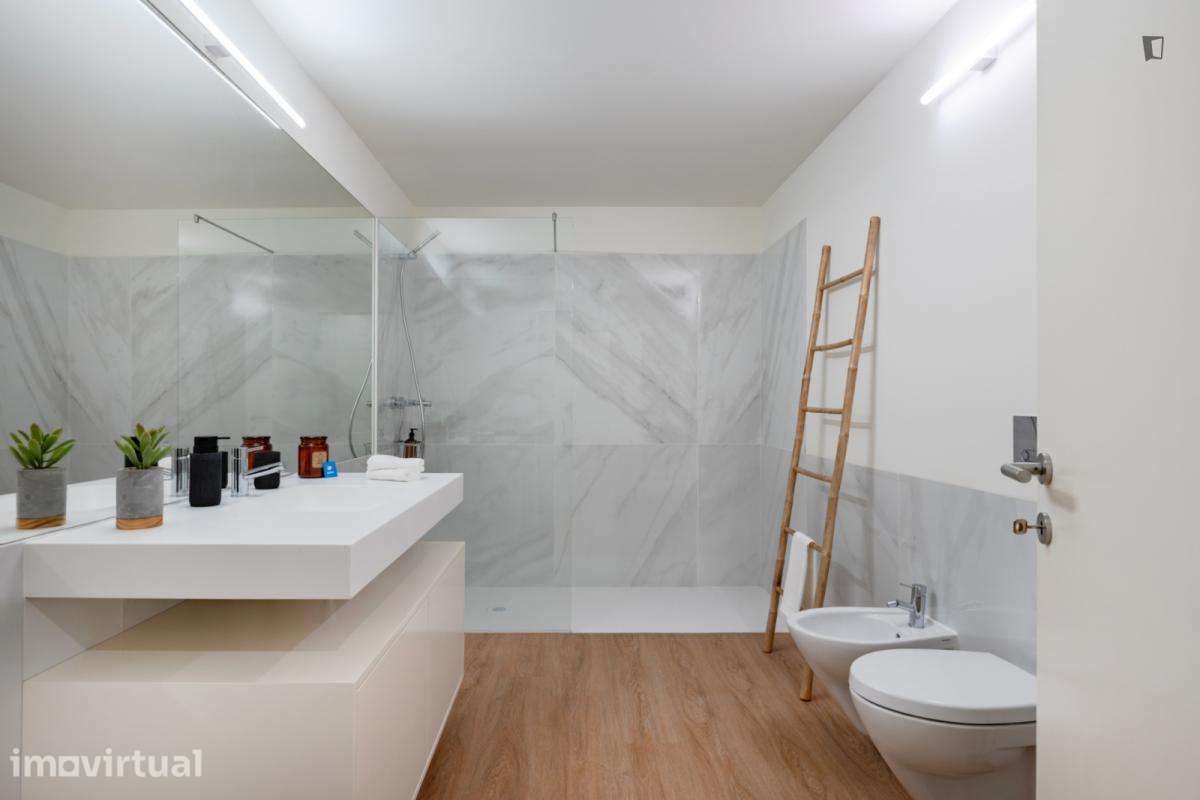 Apartamento com 1 quartos - localizado em Campanhã Porto - Grande imagem: 2/43