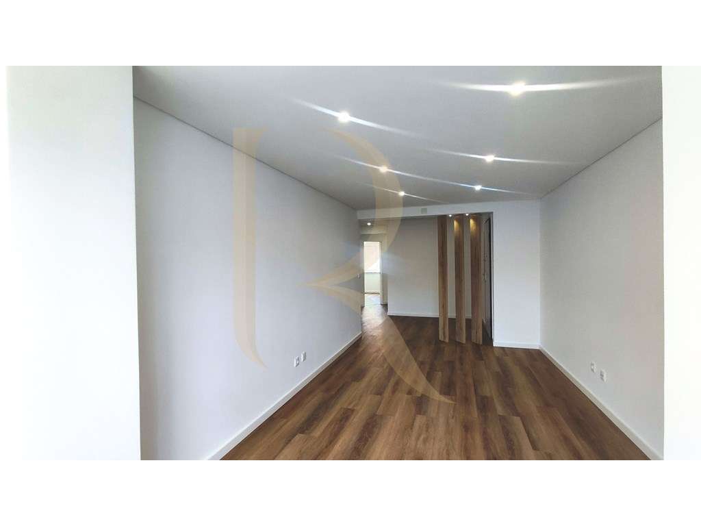 Apartamento T3 remodelado com elevador em Almada - Grande imagem: 3/18