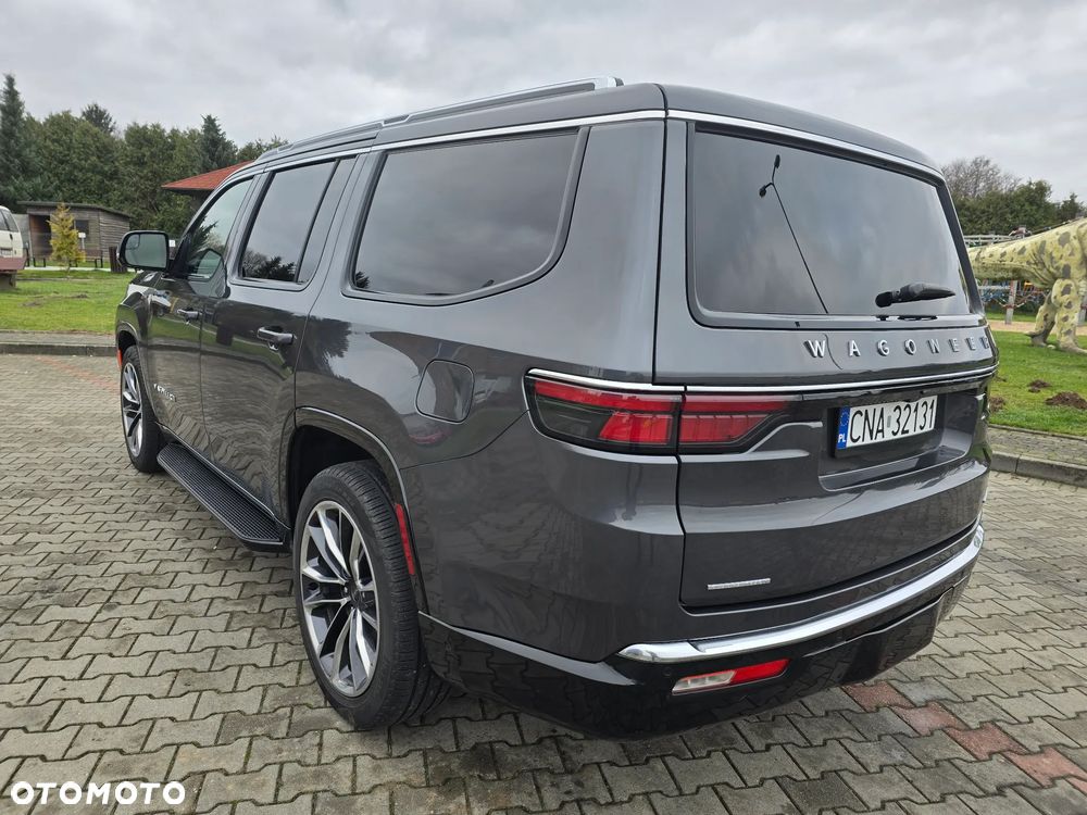 Jeep Wagoneer - 14