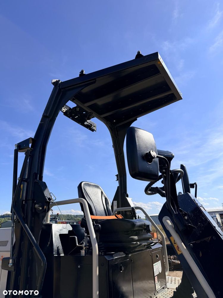 JCB 6ST - 8